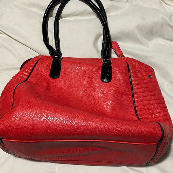 GUESS red handbag - Picture 2 of 3